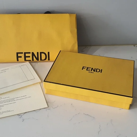 Fendi Continental Red wallet - Picture 5 of 9